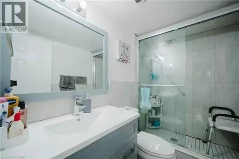 18 Knightsbridge Road Brampton ON L6T 3X5