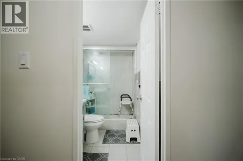 18 Knightsbridge Road Brampton ON L6T 3X5
