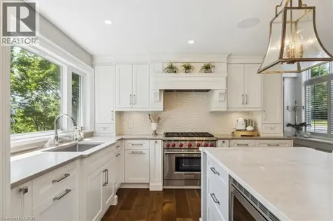 382 Trafalgar Road Oakville ON L6J 3H5