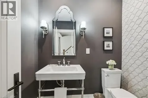 382 Trafalgar Road Oakville ON L6J 3H5