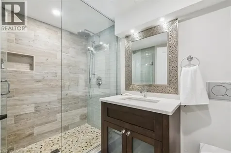 382 Trafalgar Road Oakville ON L6J 3H5