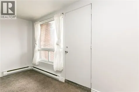 4 Avalon Place Kitchener ON N2M 4N9
