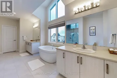104 Stoneleigh Drive Blue Mountains ON L9Y 0V1