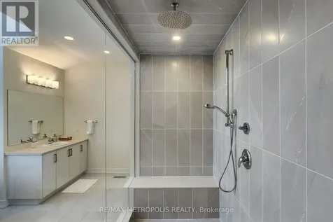 104 Stoneleigh Drive Blue Mountains ON L9Y 0V1