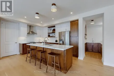 104 Stoneleigh Drive Blue Mountains ON L9Y 0V1