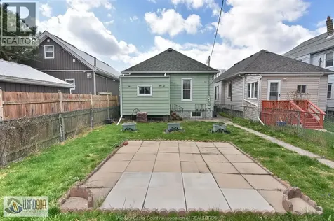 558 Elm Windsor ON N9A 5H2