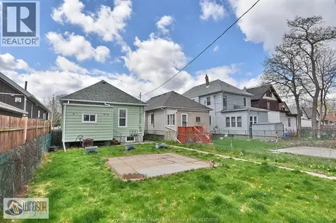 558 Elm Windsor ON N9A 5H2