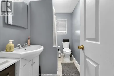 14 Mcnaughton Avenue Wallaceburg ON N8A 1R8