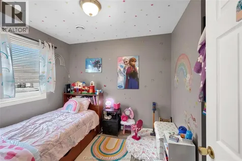 14 Mcnaughton Avenue Wallaceburg ON N8A 1R8