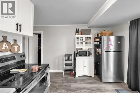 14 Mcnaughton Avenue Wallaceburg ON N8A 1R8