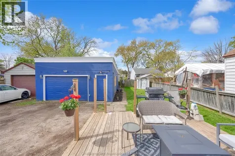 14 Mcnaughton Avenue Wallaceburg ON N8A 1R8