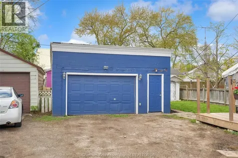 14 Mcnaughton Avenue Wallaceburg ON N8A 1R8