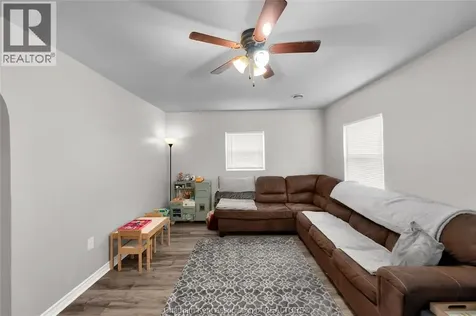 14 Mcnaughton Avenue Wallaceburg ON N8A 1R8