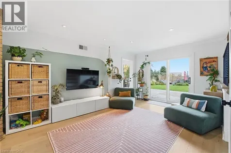 348 Sydenham Road Dundas ON L9H 5E2