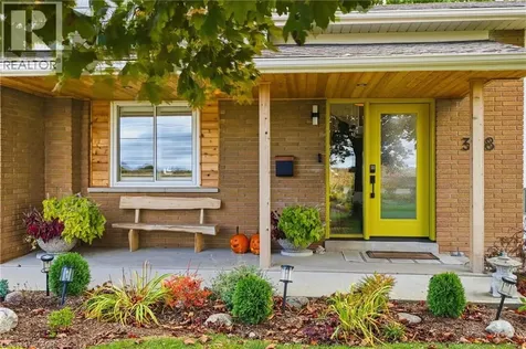 348 Sydenham Road Dundas ON L9H 5E2