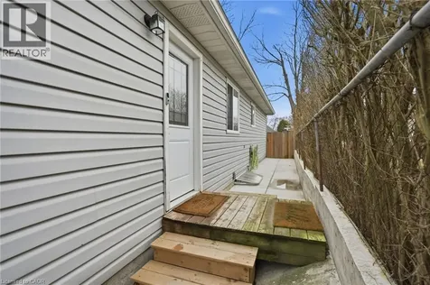 19 Dundas Street West Paris ON N3L 1E9