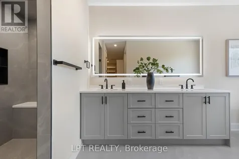 15 Briggs Avenue Ottawa ON K2E 6W5
