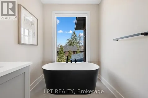 15 Briggs Avenue Ottawa ON K2E 6W5