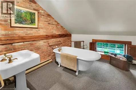 2432 Seburn Road Fonthill ON L0S 1E6