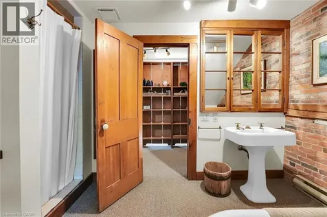 2432 Seburn Road Fonthill ON L0S 1E6