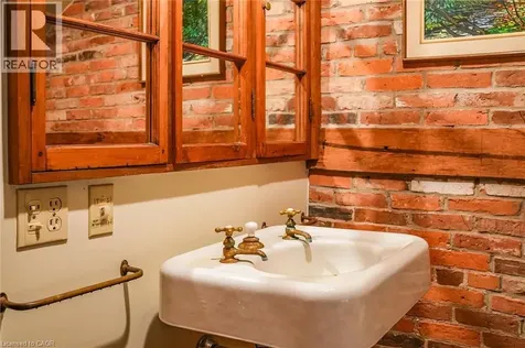 2432 Seburn Road Fonthill ON L0S 1E6