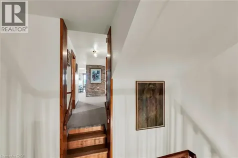 2432 Seburn Road Fonthill ON L0S 1E6