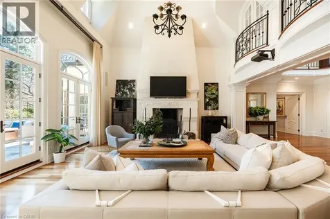 2096 Lakeshore Road East Oakville ON L6J 1M3