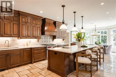 2096 Lakeshore Road East Oakville ON L6J 1M3