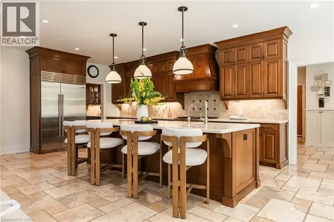 2096 Lakeshore Road East Oakville ON L6J 1M3