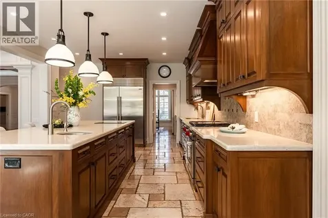 2096 Lakeshore Road East Oakville ON L6J 1M3