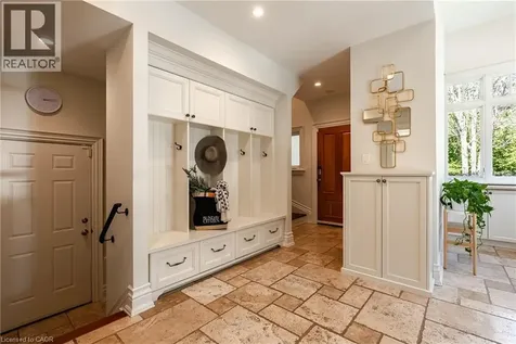 2096 Lakeshore Road East Oakville ON L6J 1M3