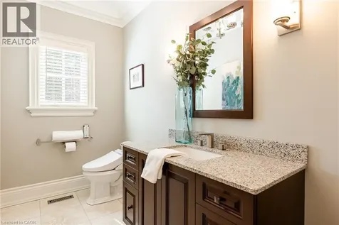 2096 Lakeshore Road East Oakville ON L6J 1M3