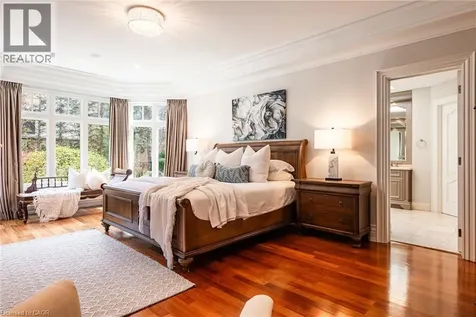 2096 Lakeshore Road East Oakville ON L6J 1M3