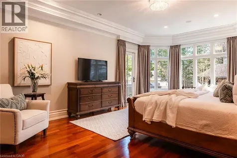 2096 Lakeshore Road East Oakville ON L6J 1M3