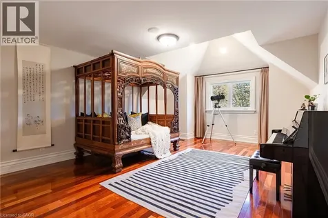 2096 Lakeshore Road East Oakville ON L6J 1M3