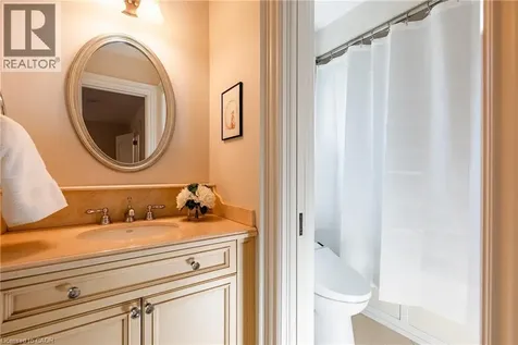 2096 Lakeshore Road East Oakville ON L6J 1M3