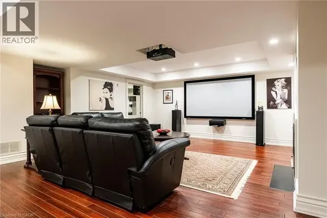 2096 Lakeshore Road East Oakville ON L6J 1M3