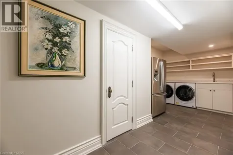 2096 Lakeshore Road East Oakville ON L6J 1M3