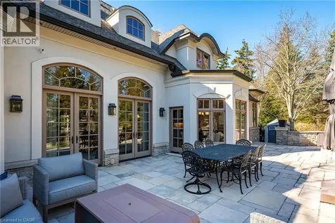 2096 Lakeshore Road East Oakville ON L6J 1M3
