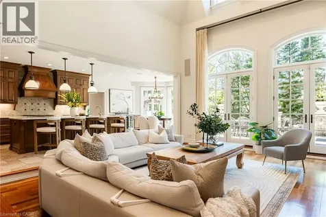 2096 Lakeshore Road East Oakville ON L6J 1M3