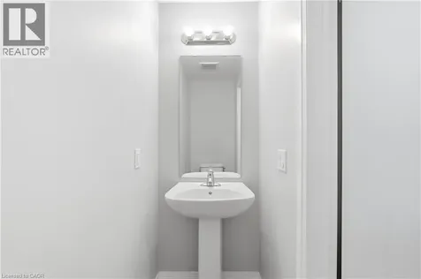 28 Aqua Lane Glanbrook ON L0R 1P0