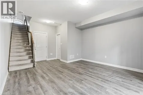 28 Aqua Lane Glanbrook ON L0R 1P0