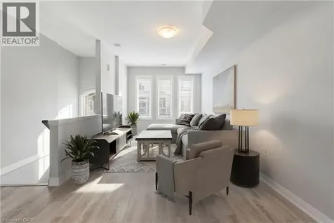 28 Aqua Lane Glanbrook ON L0R 1P0