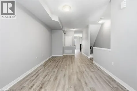 28 Aqua Lane Glanbrook ON L0R 1P0