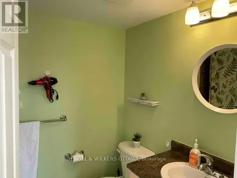102 Paseo Private Ottawa ON K2G 4N7