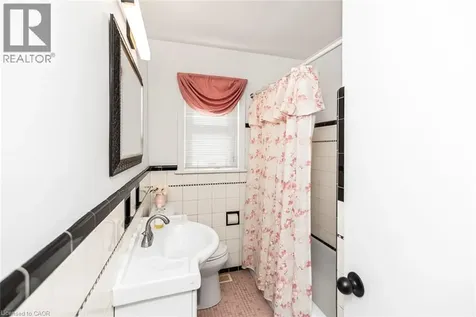 124 Broker Drive Hamilton ON L8T 2B8