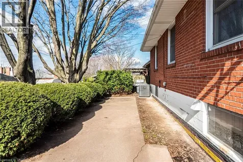 124 Broker Drive Hamilton ON L8T 2B8