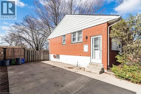 124 Broker Drive Hamilton ON L8T 2B8