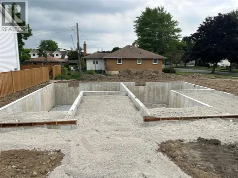 77 Balaclava Amherstburg ON N9V 2W9