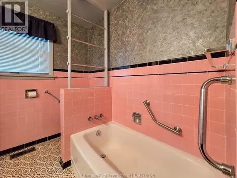 64 Coverdale Street North Chatham ON N7L 2T9